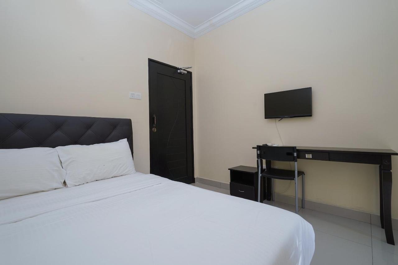 Oyo 90451 Bangi Moya Guesthouse Exteriér fotografie