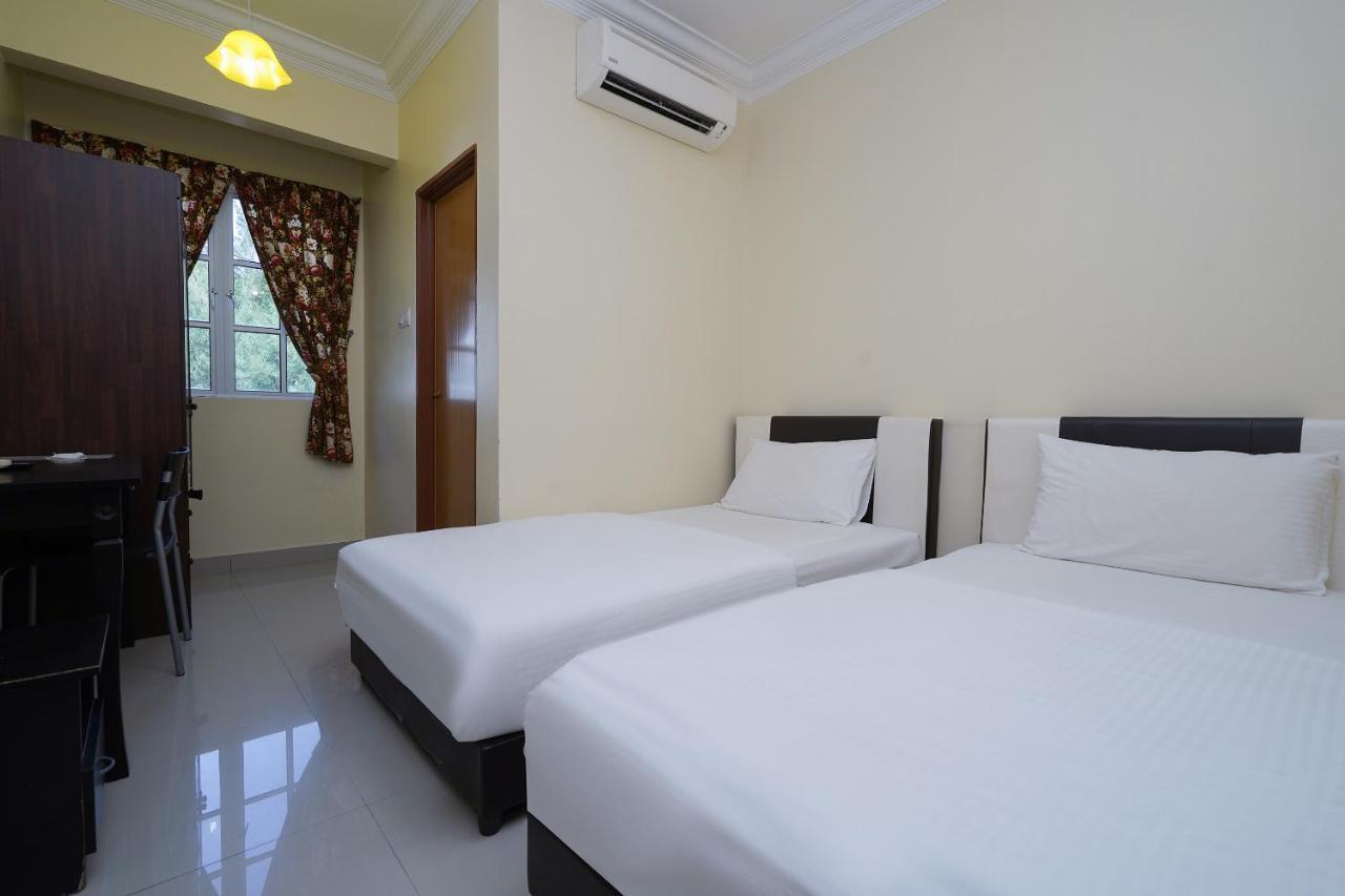 Oyo 90451 Bangi Moya Guesthouse Exteriér fotografie